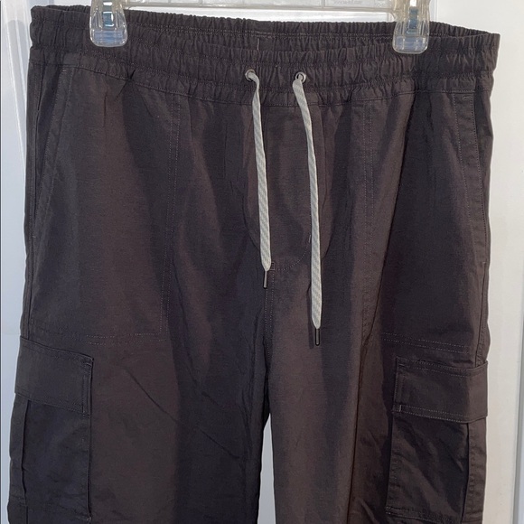 BNWOT Vuori Women's Black Cargo Jogger Pants - Picture 2 of 7